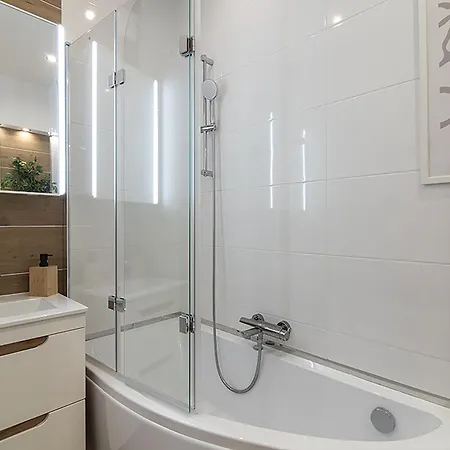 Wola Vibe! 2 - 5min Metro - 15min Centrum Apartamento Varsóvia